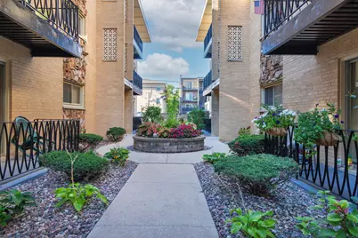 6852 N Northwest Highway #2B, Chicago, IL 60631 - Photo 1