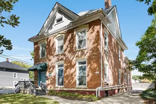 211 Cedar St, Aurora, IL 60506 - Photo 1