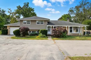 1812 E Algonquin Rd, Des Plaines, IL 60016 - Photo 1