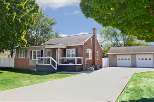 305 E 12th St, Streator, IL 61364 - Photo 1