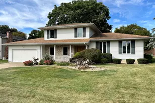 1910 Juniper Dr, Peru, IL 61354 - Photo 1