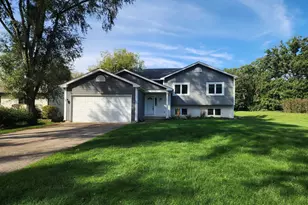 405 N Dale Ave, McHenry, IL 60050 - Photo 1