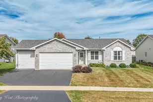 2042 Lafayette Dr, Belvidere, IL 61008 - Photo 1