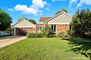 894 N Brentwood Dr, Crystal Lake, IL 60014 - Photo 1