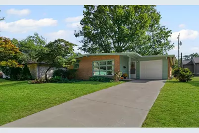 907 E Burkwood Drive, Urbana, IL 61801 - Photo 1