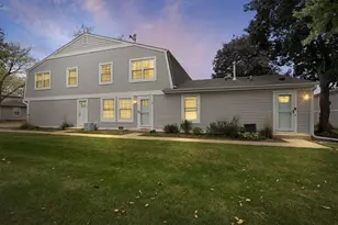 215 Sunset Ct, Vernon Hills, IL 60061 - Photo 1