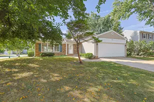 1901 Kingsley Dr, Schaumburg, IL 60194 - Photo 1