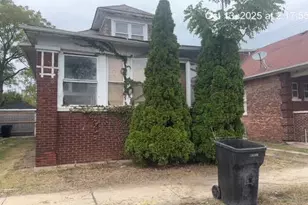 2520 E 72nd Pl, Chicago, IL 60649 - Photo 1