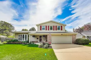 219 E Reseda Pkwy, Palatine, IL 60067 - Photo 1