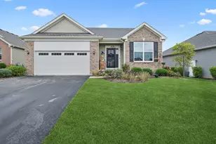 431 Mahogany Dr, Algonquin, IL 60102 - Photo 1