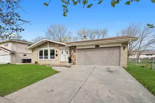 16465 Woodlawn E Ave, South Holland, IL 60473 - Photo 1