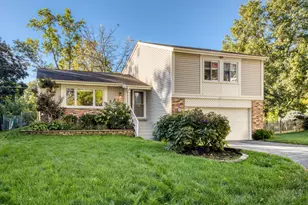 104 Croftwood Ct, Rolling Meadows, IL 60008 - Photo 1