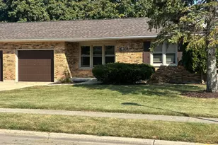 907A Carlisle Dr, Rochelle, IL 61068 - Photo 1