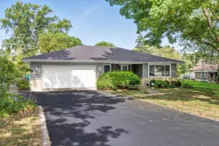 22W180 W Woodview Dr, Medinah, IL 60157 - Photo 1