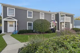 1687 Williamsburg Ct, Wheaton, IL 60189 - Photo 1