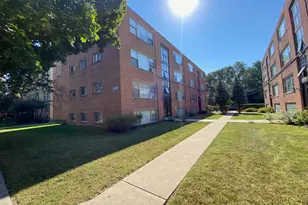 2241 W Farwell Ave, Chicago, IL 60645 - Photo 1