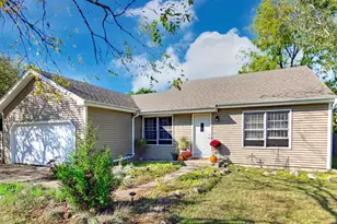 301 N Huntington Dr, McHenry, IL 60050 - Photo 1