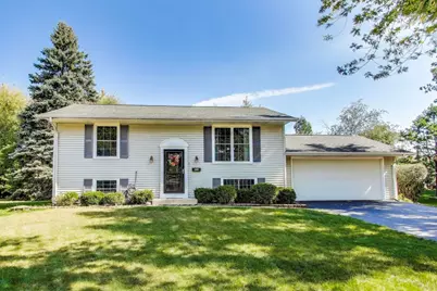 613 Autumn Drive, Roselle, IL 60172 - Photo 1