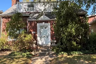 2130 W Farwell Ave, Chicago, IL 60645 - Photo 1