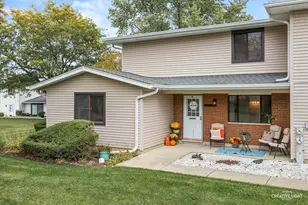 135 Fairlane Ct, Bloomingdale, IL 60108 - Photo 1