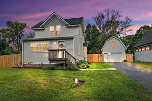 431 Washington St, Woodstock, IL 60098 - Photo 1