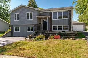 7924 Westview Ln, Woodridge, IL 60517 - Photo 1