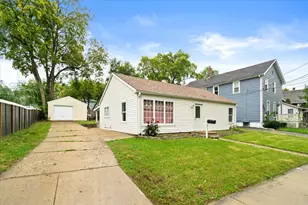 400 Rosewood Ave, Aurora, IL 60505 - Photo 1