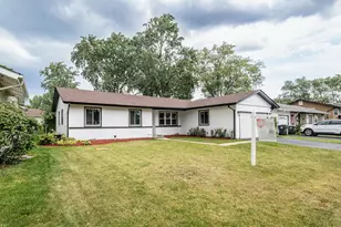 72 Braemar Dr, Elk Grove Village, IL 60007 - Photo 1