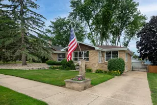 874 Hillandale Dr, Antioch, IL 60002 - Photo 1