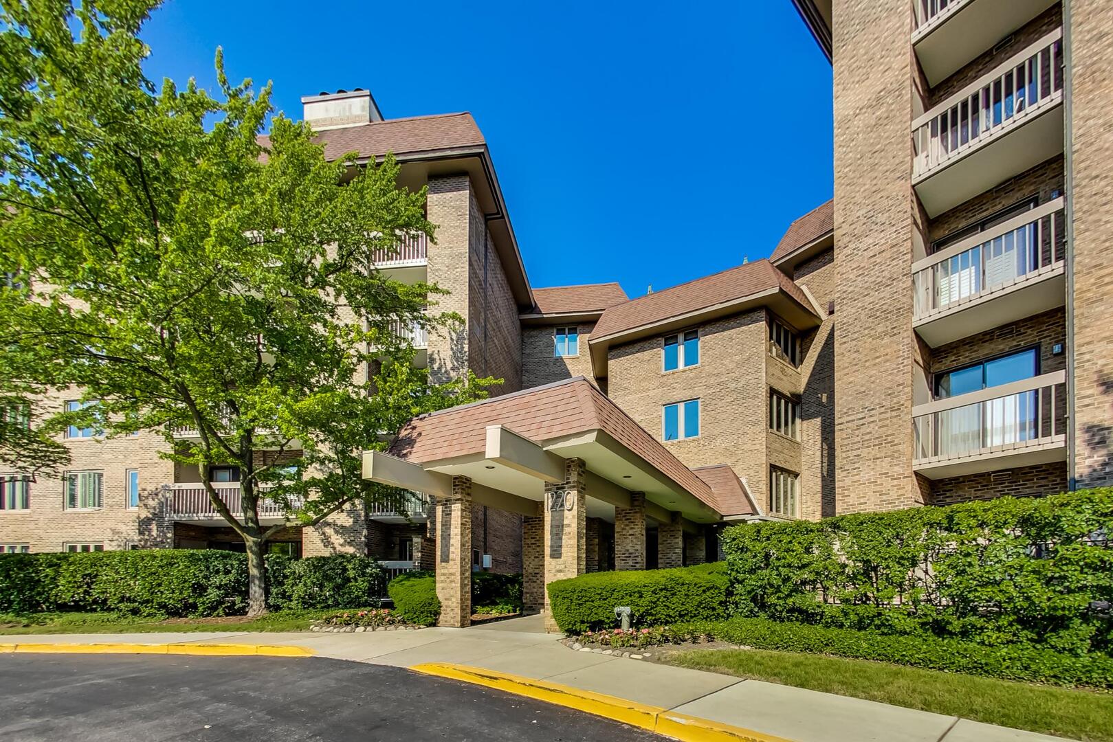 1220 Rudolph Rd #3A, Northbrook, IL 60062 - MLS 12490037 - Coldwell Banker