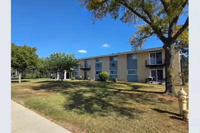 9561 Dee Road #2D, Des Plaines, IL 60016 - Photo 1