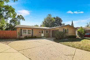 905 Wilshire Dr, Wheeling, IL 60090 - Photo 1