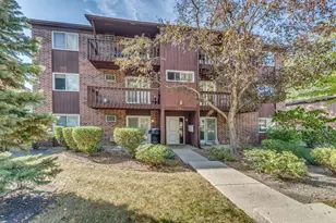 662 Daisy Ln, Roselle, IL 60172 - Photo 1