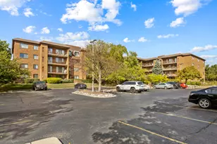 51 Old Oak Dr, Buffalo Grove, IL 60089 - Photo 1