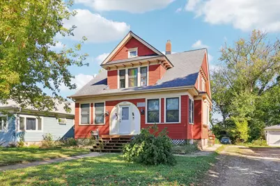 324 N Madison Street, Woodstock, IL 60098 - Photo 1