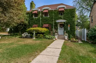 233 N Calvin Park Blvd, Rockford, IL 61107 - Photo 1