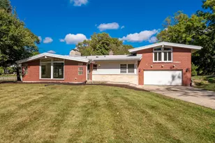 328 Walnut Ln, Oak Brook, IL 60523 - Photo 1