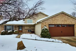 1445 Scott Cir, Morris, IL 60450 - Photo 1