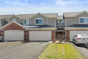 717 Wellington Ln, Cary, IL 60013 - Photo 1