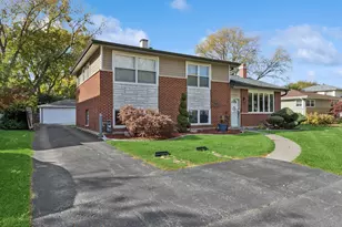 1414 N Sauk Ln, Mount Prospect, IL 60056 - Photo 1