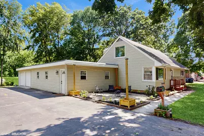 16051 W Des Plaines Drive, Libertyville, IL 60048 - Photo 1