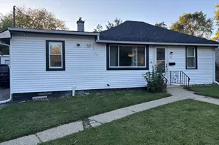 24 Washington Ter, Waukegan, IL 60085 - Photo 1