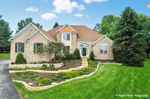 9 Bordeaux Ct, Oakwood Hills, IL 60013 - Photo 1