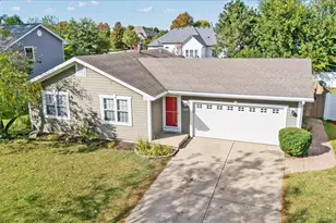 489 Pinewood Dr, North Aurora, IL 60542 - Photo 1