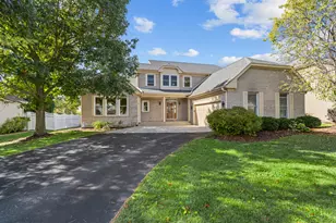 374 Waverly Dr, Mundelein, IL 60060 - Photo 1