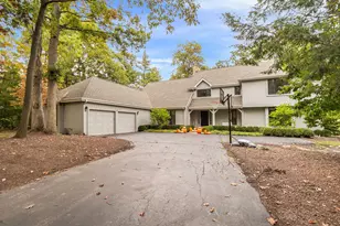 55 Trowbridge Cir, Lake Bluff, IL 60044 - Photo 1