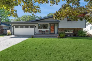 422 Northgate Rd, Lindenhurst, IL 60046 - Photo 1