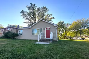 109 Oakleaf Rd, Lake in the Hills, IL 60156 - Photo 1