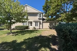 340 Redwing Dr, Deerfield, IL 60015 - Photo 1