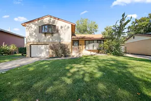 176 N Floyd Ln, Chicago Heights, IL 60411 - Photo 1